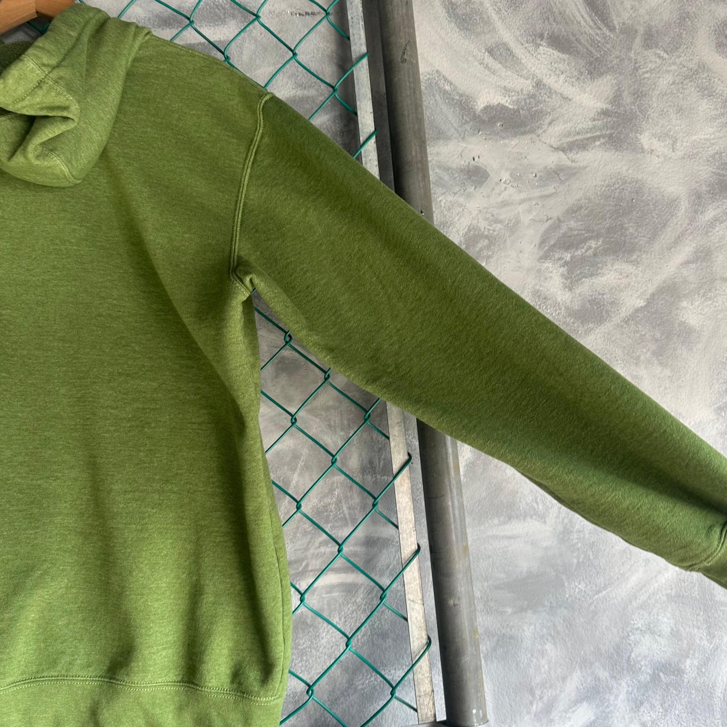 Hoodie Carhartt De Hombre Talla L Color Verde Loose Fit Con Print En Las Mangas