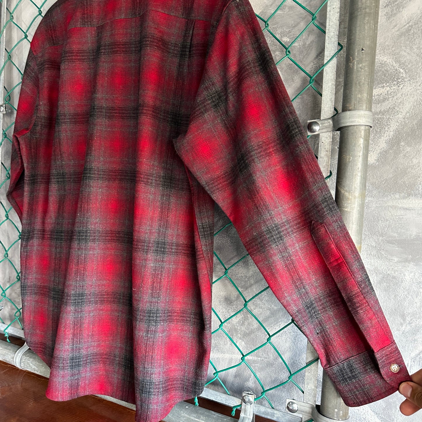 Camisa de Botenes de Lana Pendleton De Hombre Talla L Franela De Cuadros Rojos Y Gris Y Negro