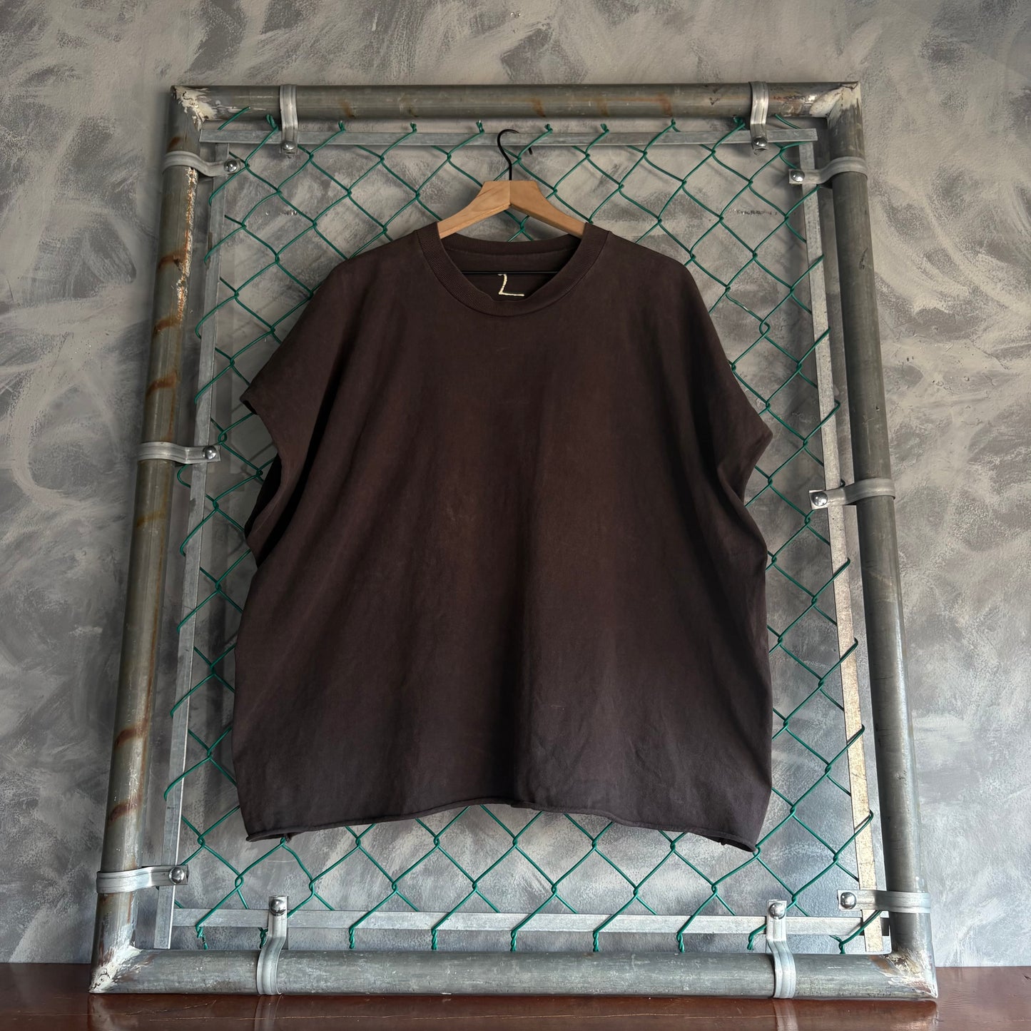 Playera sin mangas Yeezy Hombre Talla 2 queda XL Color Café Vultures Kanye West