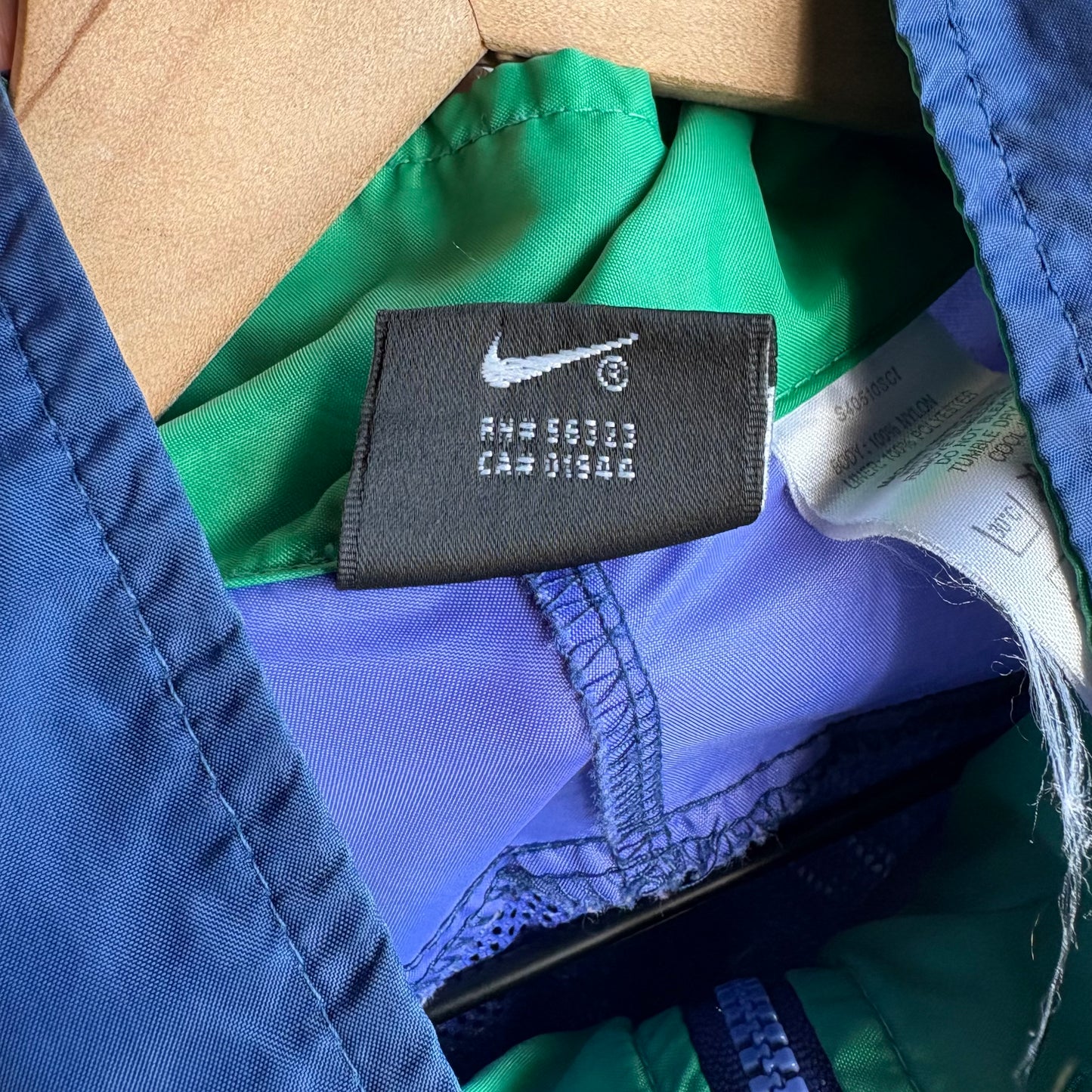 Chamarra Rompe Vientos Nike Vintage Para Hombre Talla XL Color Azul Marino con Verde