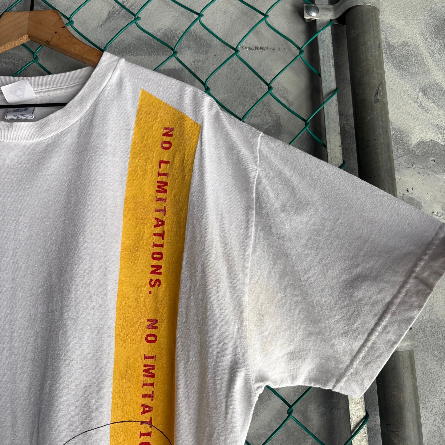 Playera AAA Para Hombre Talla XL Color Blanco Amarillo Congos 8 Business Intelligence