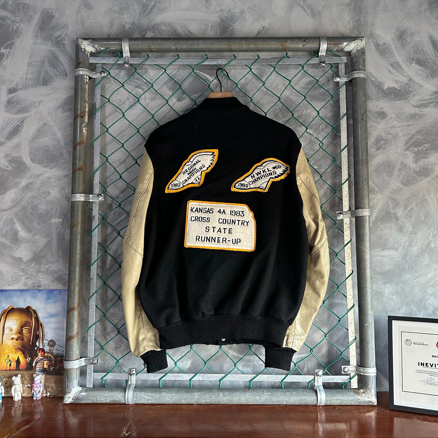 Chamarra Varsity Vintage De Hombre Talla M Color Negro Y Crema Letterman 80s Campeonatos