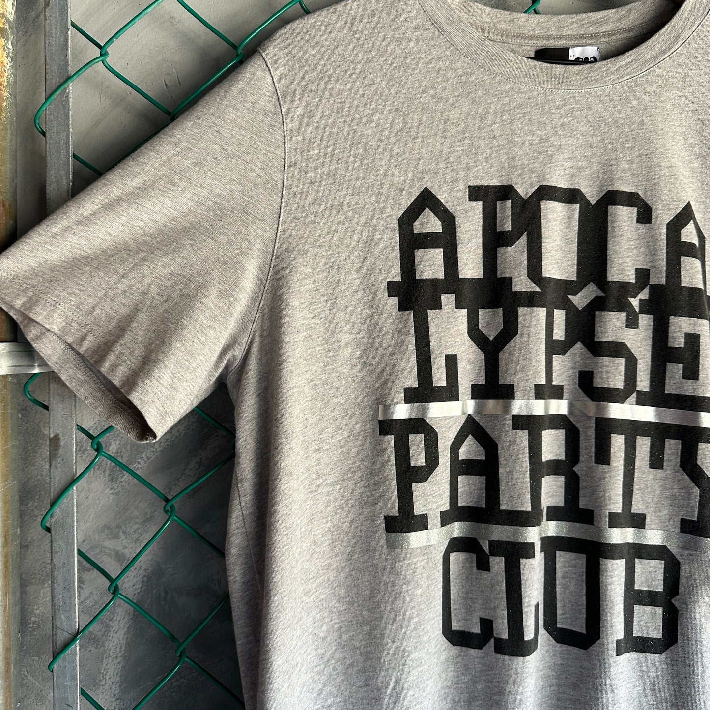 Camiseta APC Colab De Hombre Talla XL Queda A S Color Gris Manga Corta Hype Lujo