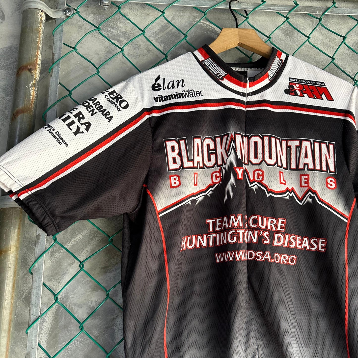 Jersey De Ciclismo Hot Shoppe De Hombre Talla 2XL Color Negro Con Rojo Black Mountain