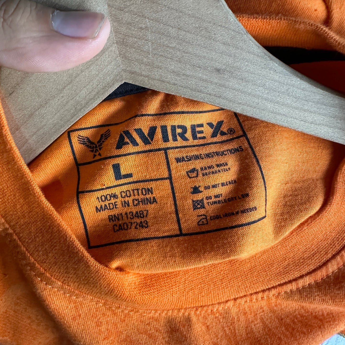 Camisa Y2K Avirex De hombre Talla L Color Naranja Con Bordados Logo de Escudo
