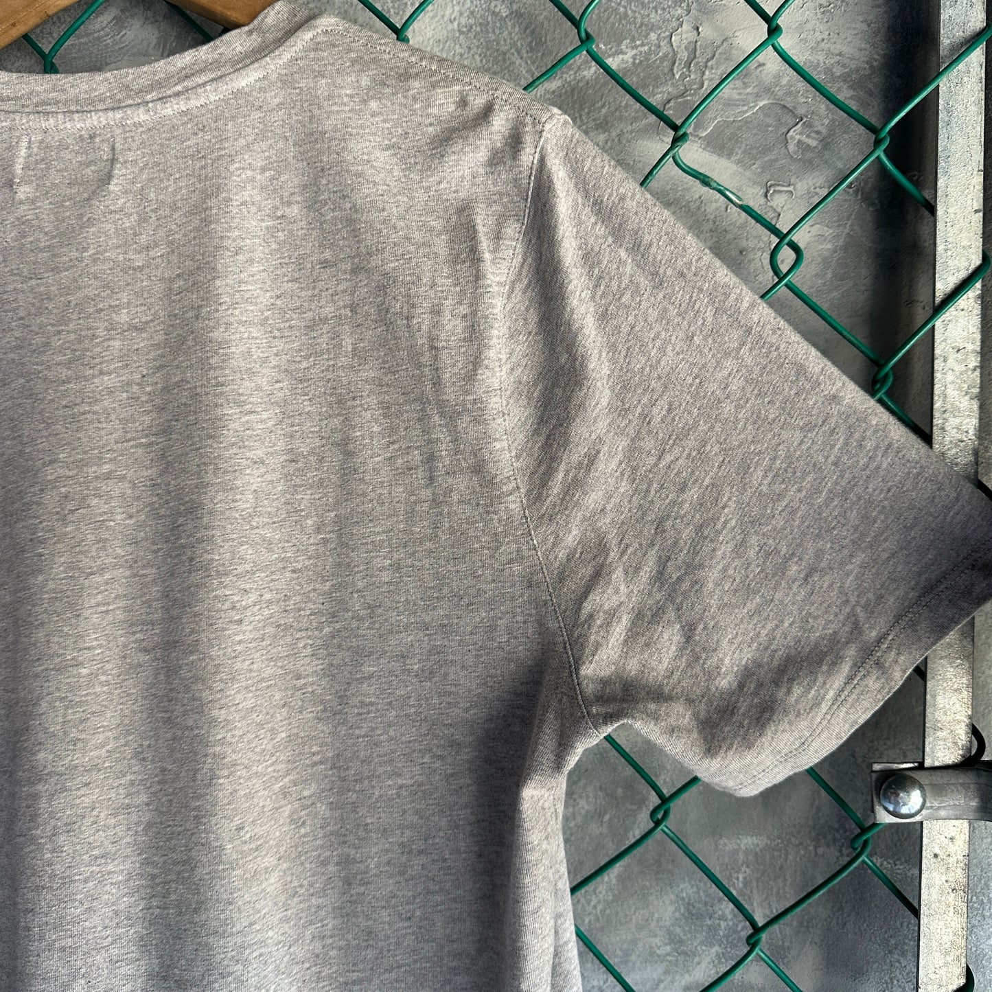 Camiseta APC Colab De Hombre Talla XL Queda A S Color Gris Manga Corta Hype Lujo