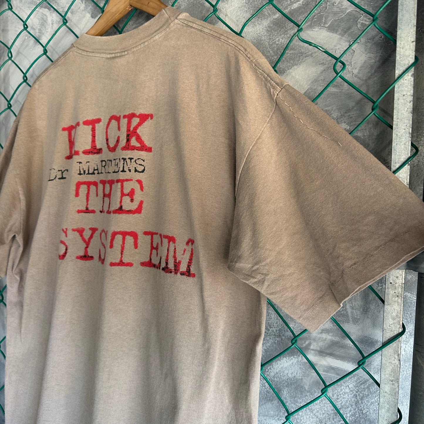 Camisa Vintage Dr Martens De Hombre Talla Xl Color Gris Single Stitch ¨Kick the System¨
