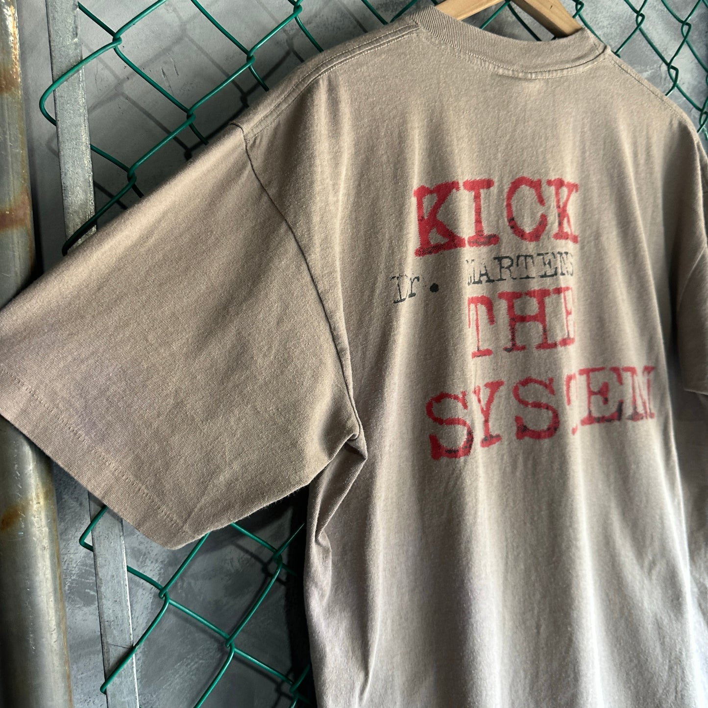 Camisa Vintage Dr Martens De Hombre Talla Xl Color Gris Single Stitch ¨Kick the System¨