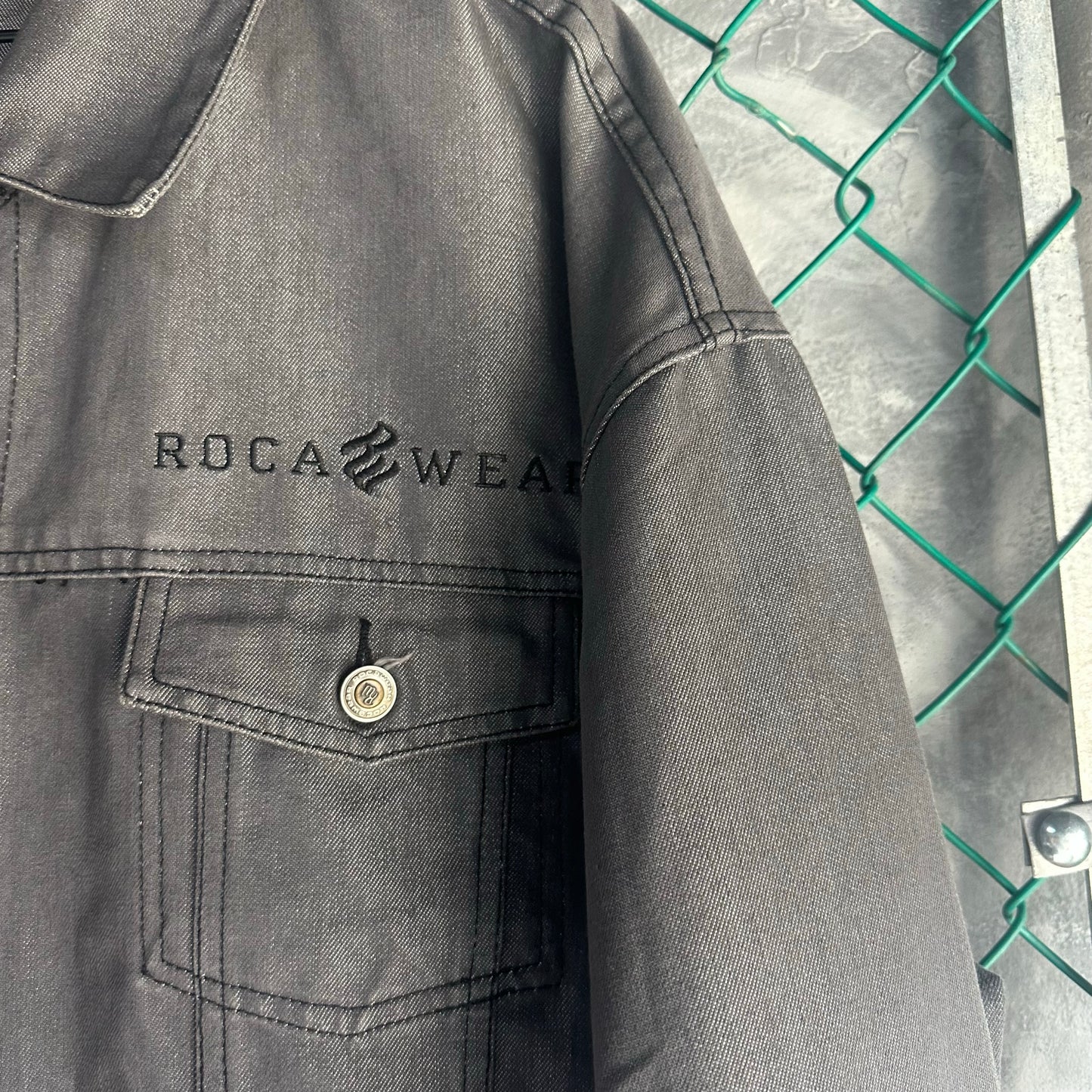 Chamarra Vintage Rocawear De Hombre Talla 2XL Color Azul Marino Mezclilla Y2K