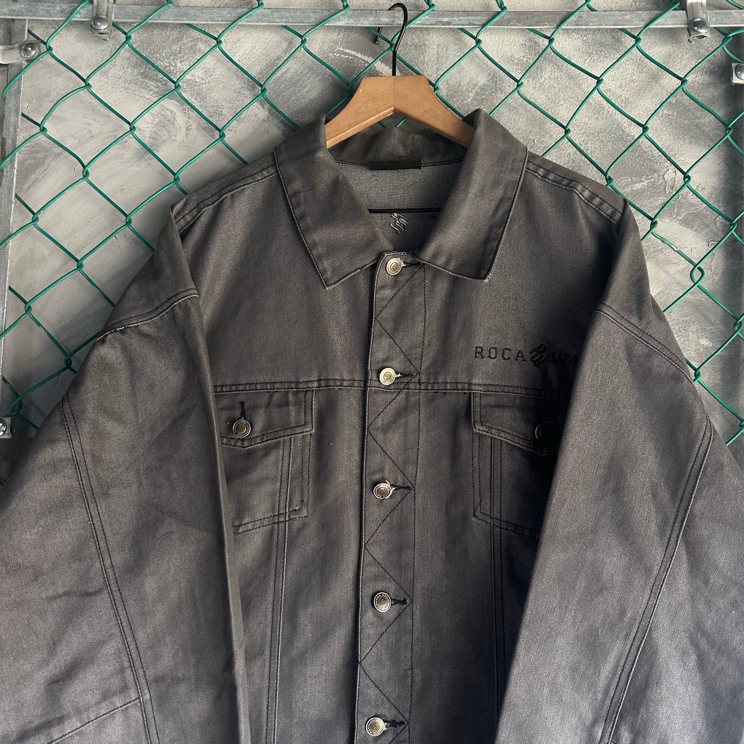 Chamarra Vintage Rocawear De Hombre Talla 2XL Color Azul Marino Mezclilla Y2K