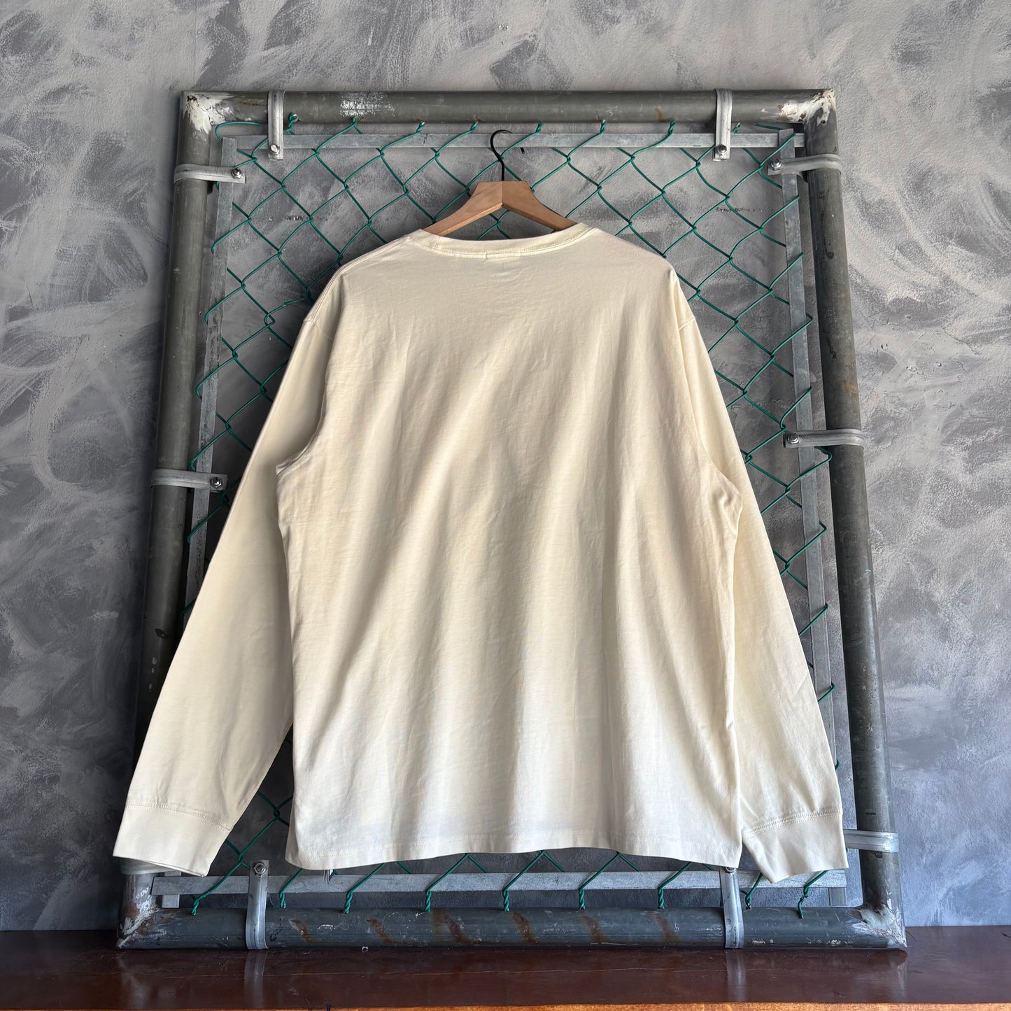 Playera de Manga Larga Kith Para Hombre Talla XL Color Beige Montañas