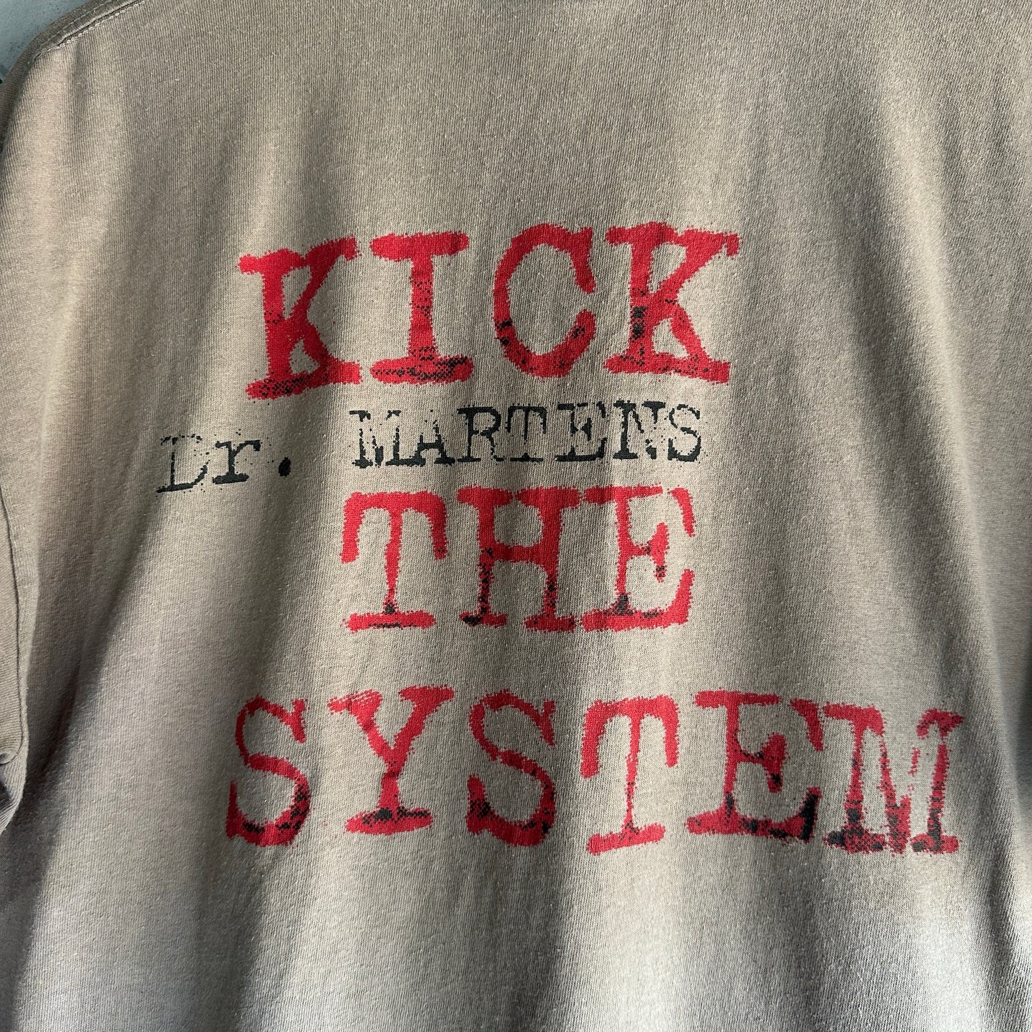 Camisa Vintage Dr Martens De Hombre Talla Xl Color Gris Single Stitch ¨Kick the System¨