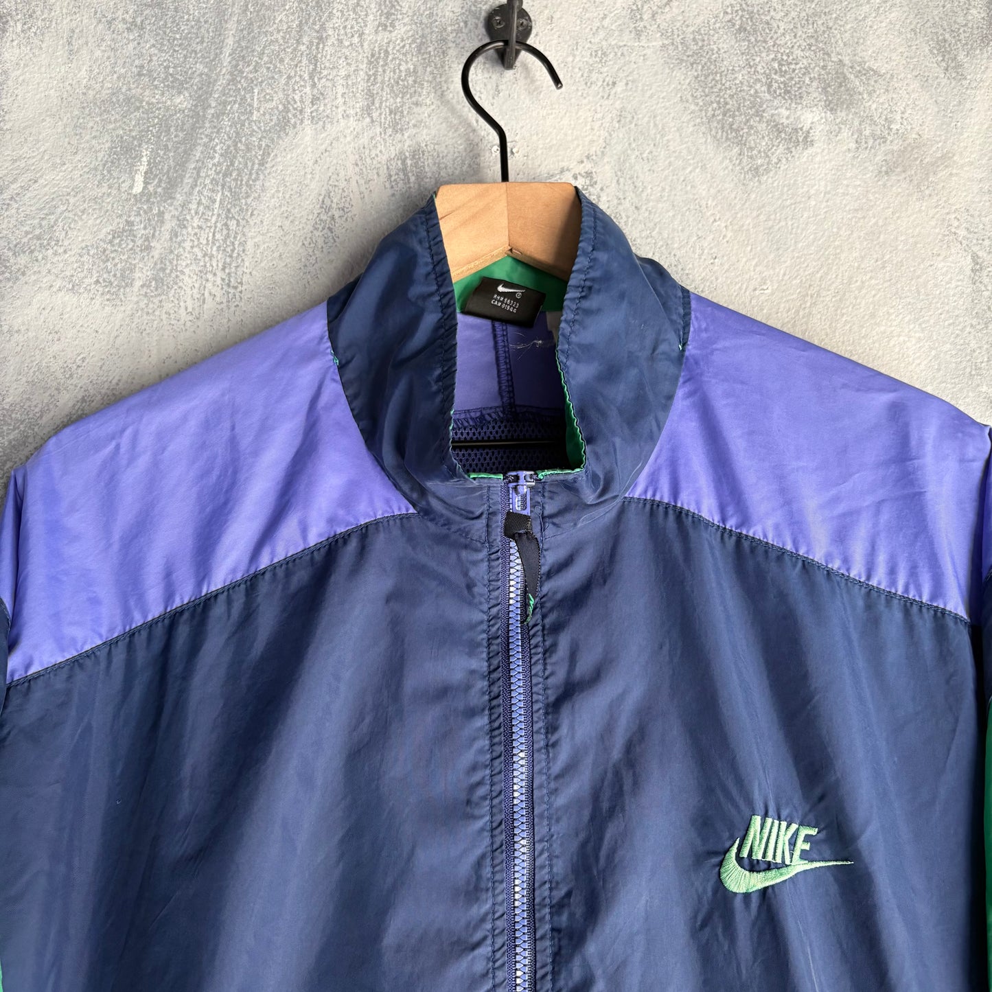 Chamarra Rompe Vientos Nike Vintage Para Hombre Talla XL Color Azul Marino con Verde