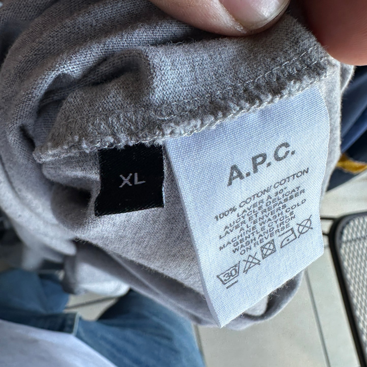Camiseta APC Colab De Hombre Talla XL Queda A S Color Gris Manga Corta Hype Lujo