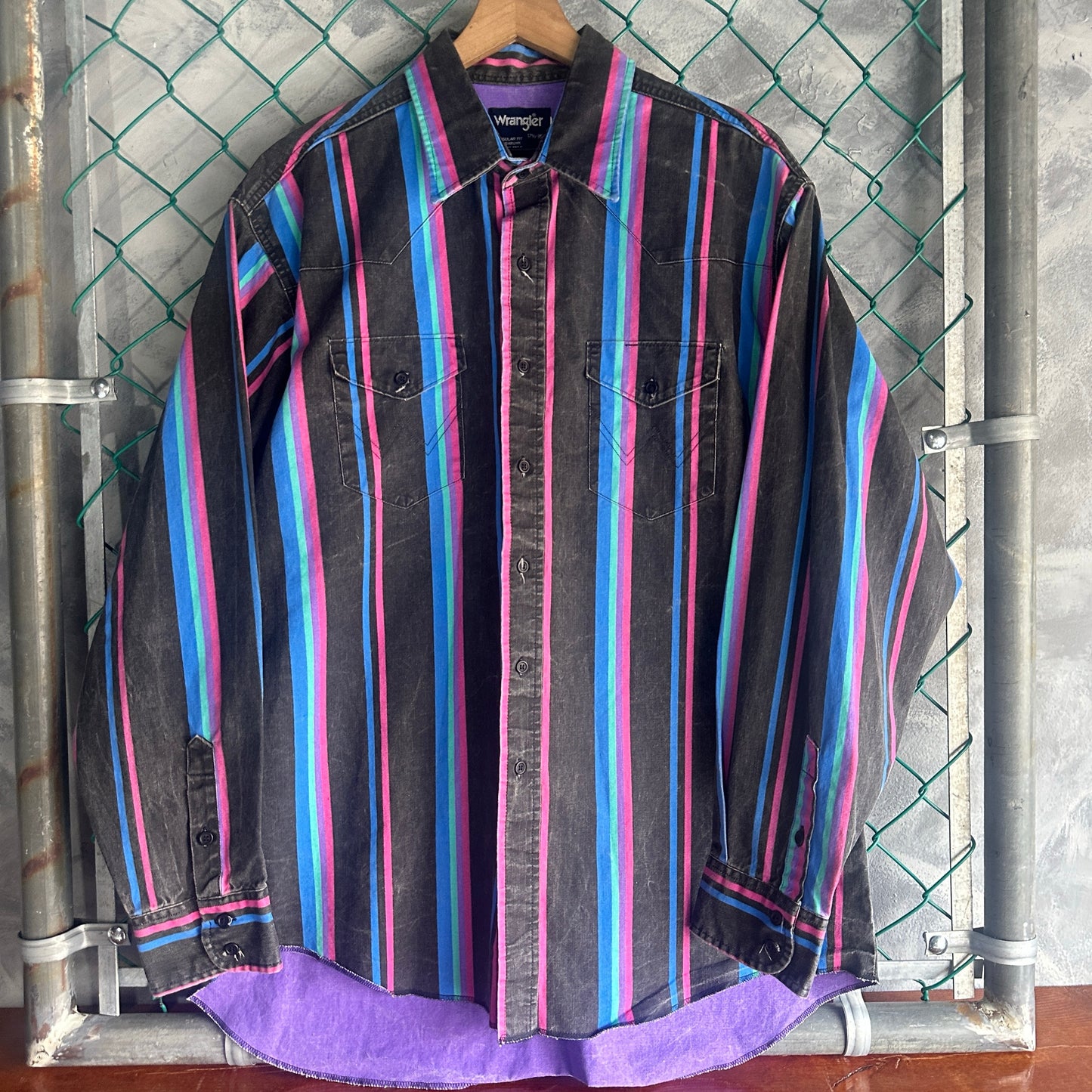 Camisa Vintage Wrangler De Hombre Talla XL Color Azul Y Rosa Estilo Vaquero Tela Gruesa