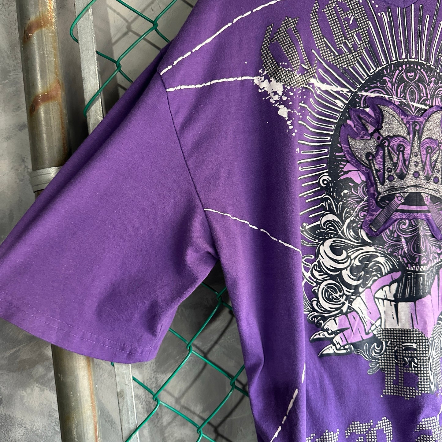 Camisa Y2K De hombre Talla 2XL Color Morado Big Print Brillos Y Pedreria