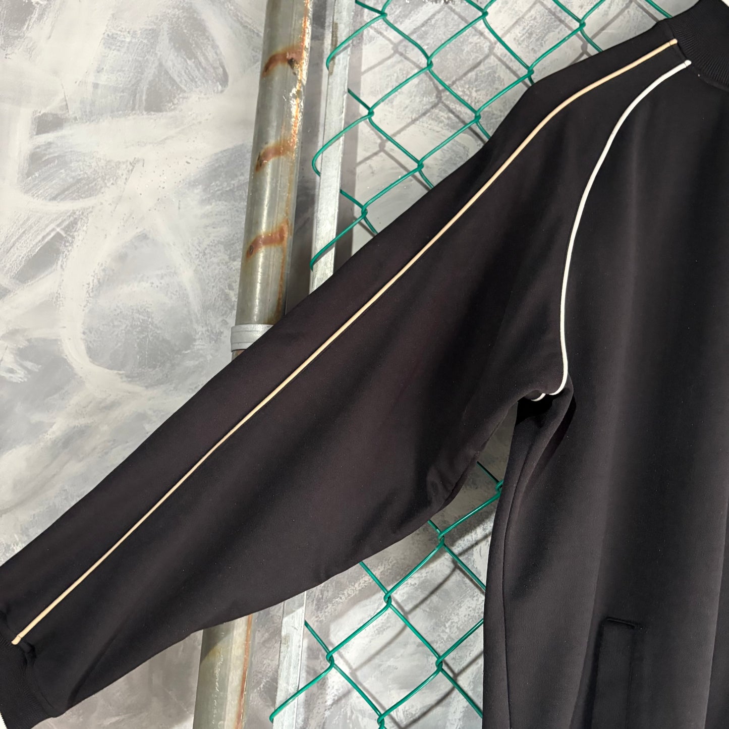 Suéter Vintage Ecko Untld Para Hombre Talla M Color Negro Dorado Root of All Devil