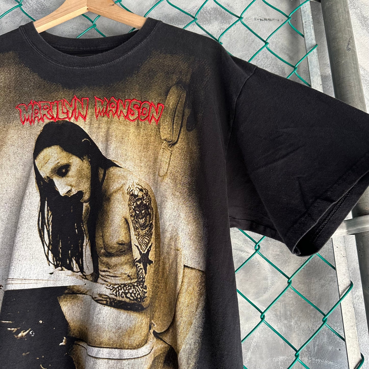 Camisa De Marlyn Manson De Hombre Talla XL Color Negra Con Bordado Y Print Grande Rock And Death
