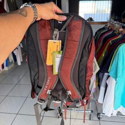 Mochila Osprey De Hiking Con Bolsa Pequeña De 70L