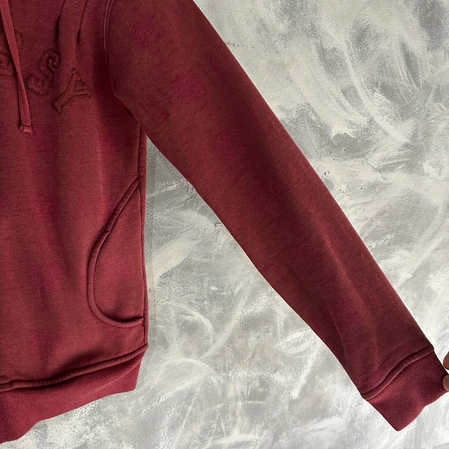 Sueter de ziper (Zip Up) Stussy De Mujer Talla S Color Rojo Vino Estilo Y2K Con Forro De Peluche Al cuerpo