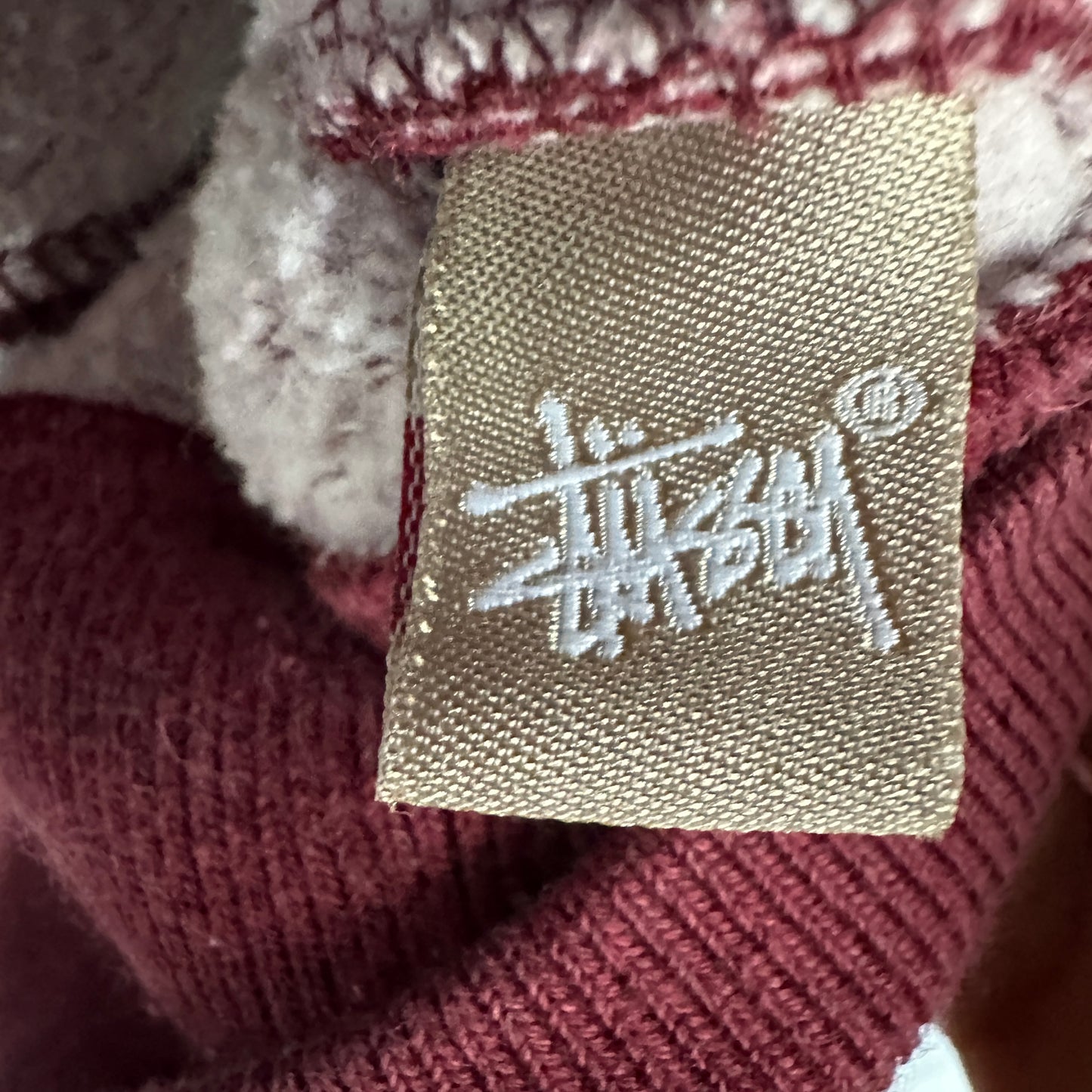 Sueter de ziper (Zip Up) Stussy De Mujer Talla S Color Rojo Vino Estilo Y2K Con Forro De Peluche Al cuerpo