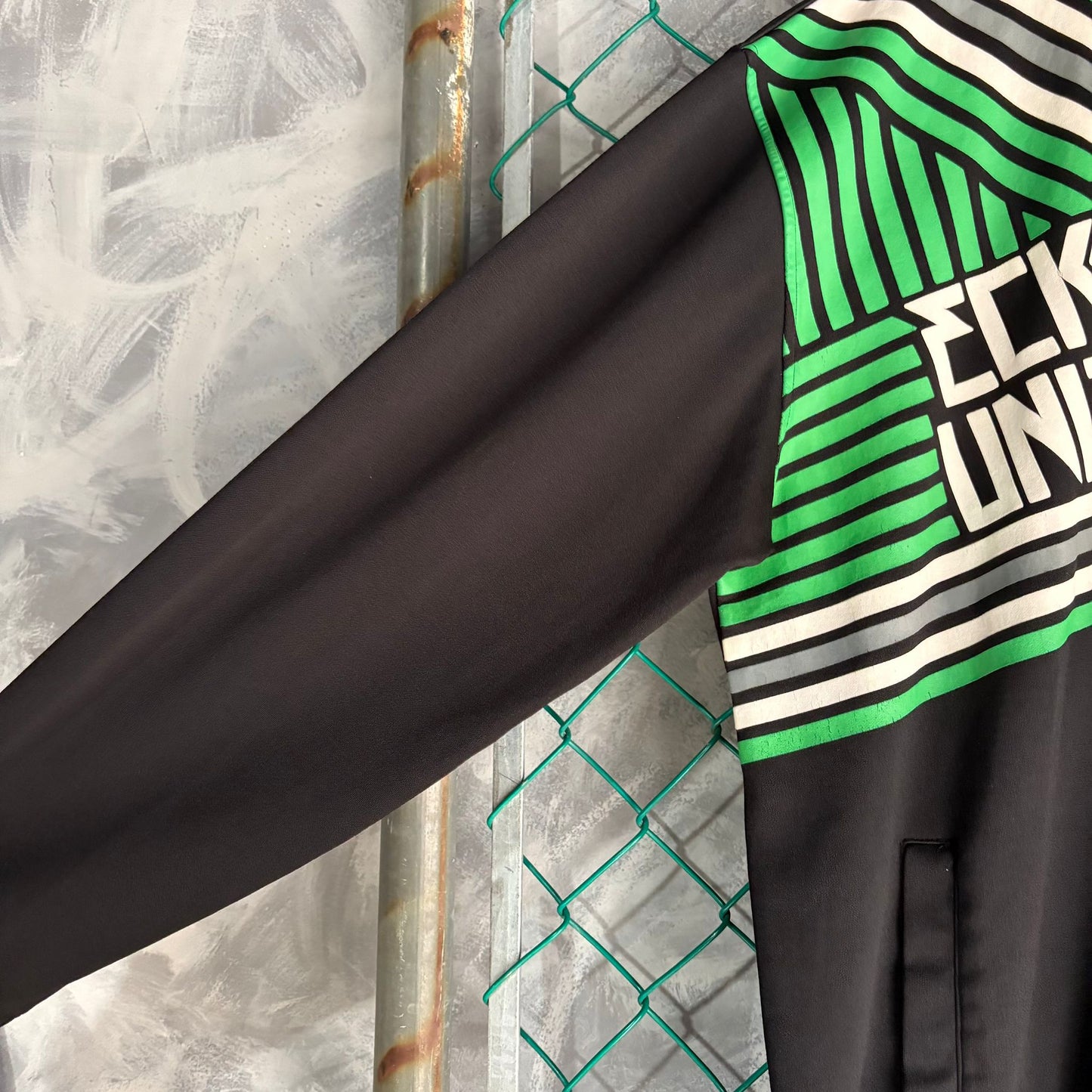 Sueter de Ziper Ecko Untld Para Hombre Talla L Color Negro con Verde